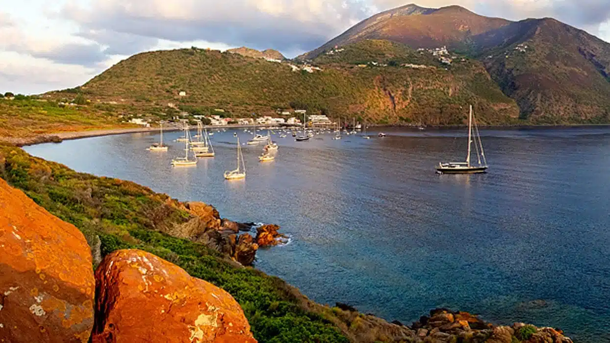 Isole Eolie In Yacht Di Lusso A Noleggio Alla Scoperta Di Filicudi