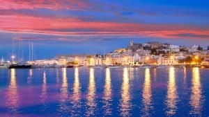 BALEARI IN YACHT: IBIZA, L’ISOLA DEL DIVERTIMENTO