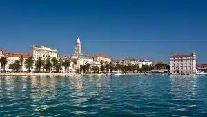 SPLIT: BEAUTIFUL SIGHTS AND LIVELY NIGHTLIFE