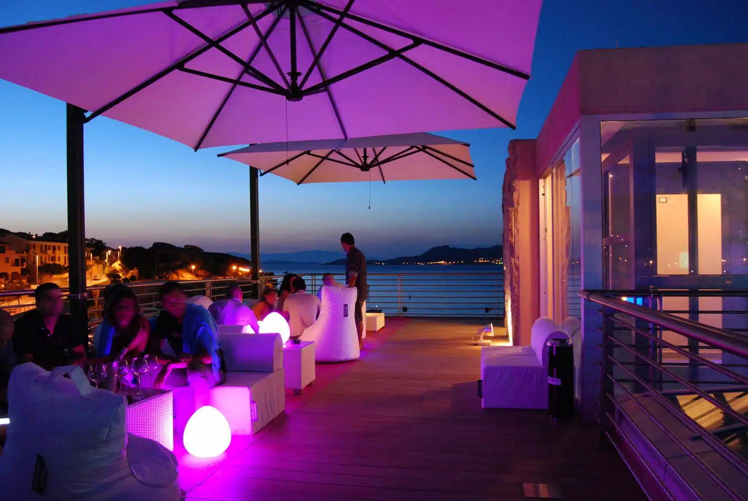 I Locali Più Esclusivi della Costa Smeralda: guida a un viaggio indimenticabile