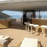 2-ladies-yacht-pic_006