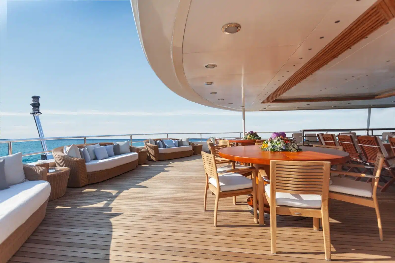 O'MEGA Yacht For Charter | SILVER STAR YACHTING