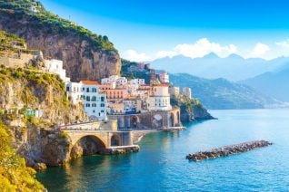Discover The Amalfi Coast On The Stunning LUCKY Yacht