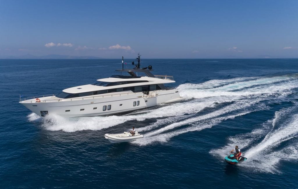 Cruising Dinaia Motor Yacht For Charter In Greece