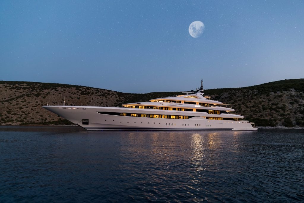 O'Pari Motor Yacht For Charter In Greece By Moonlight